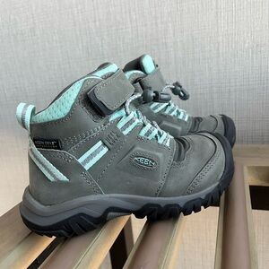 KEEN Toddler Size 8 Hiking Boots